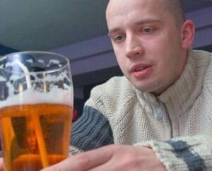 Read more about the article Peja nie pije już alkoholu 15 lat! Raper pokonał swój nałóg.