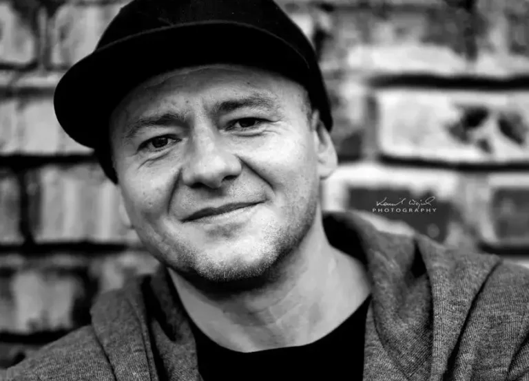 Read more about the article Joka z Kaliber 44 nie żyje! Polski rap stracił pioniera.